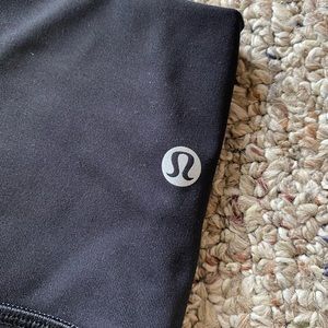 Lululemon Wunder Under 28” tights. GUC Slight damage on one seam